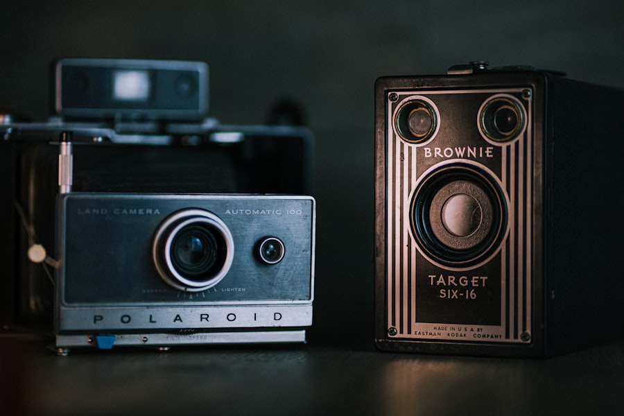 Allereerst is het essentieel om deze apparaten schoon en stofvrij te houden. Regelmatig reinigen met een zachte doek helpt om hun uiterlijk te behouden en voorkomt dat stof de binnenkant aantast.